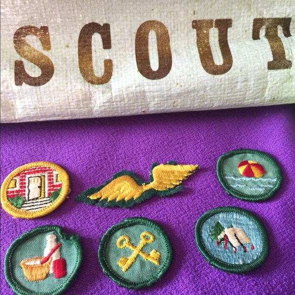 Vintage 1957 Girl Scout Manual, 6 Badges,Carry Bag - Picture 2 of 15